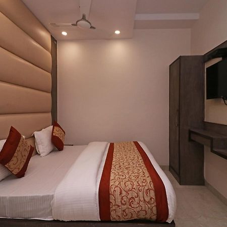 Oyo 11593 Hotel Aman Guest House New Delhi Eksteriør bilde